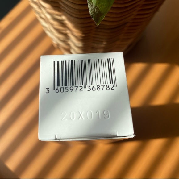 it cosmetics Your Skin But Better Foundation + Skincare Medium Neutral 33 - Picture 5 of 7